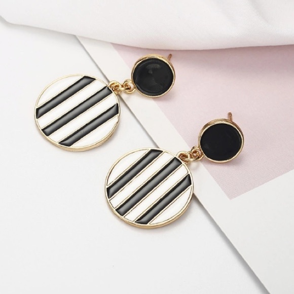 BLACK🖤WHITE CIRCLES💙💎💲FIRM🛍➕BUNDLE 4 DISCOUNT - Picture 5 of 8